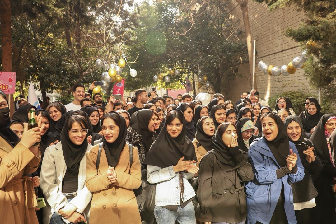 برگزاری جشن روز دانشجو در محوطه دانشکده پیراپزشکی